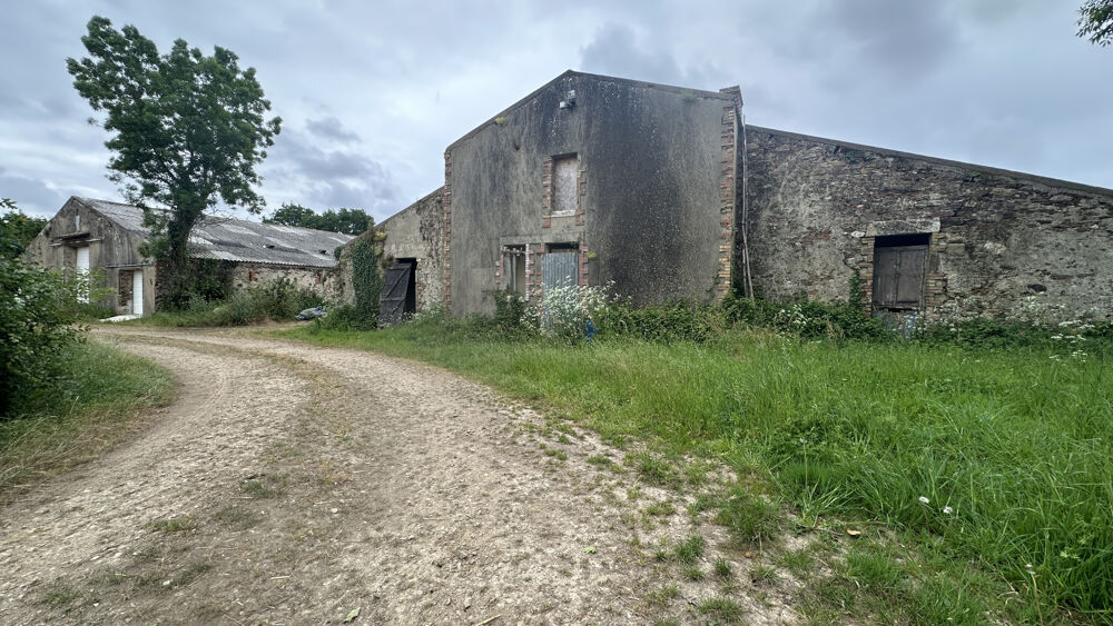 Maison en pierre avec grange Grosbreuil