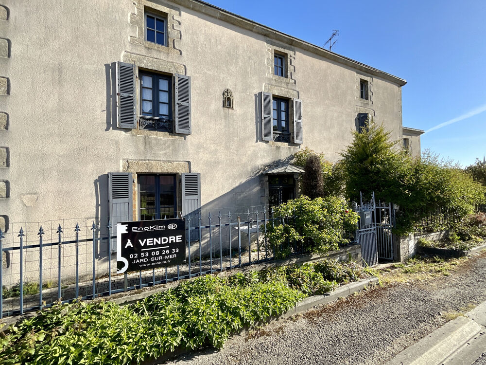 MAISON 8 PIECES- 300 m2 et APPARTEMENT- POIRE SUR VIE -