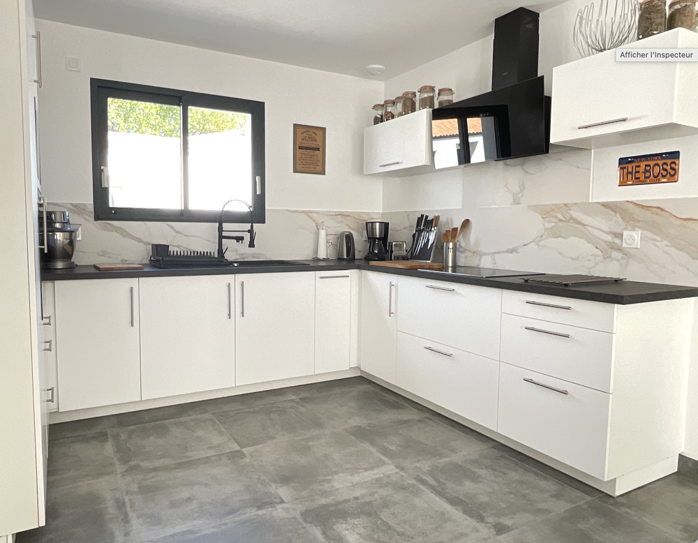 MAISON RECENTE DE PLAIN-PIED AVEC GRAND GARAGE- PROCHE CENTRE VILLE.