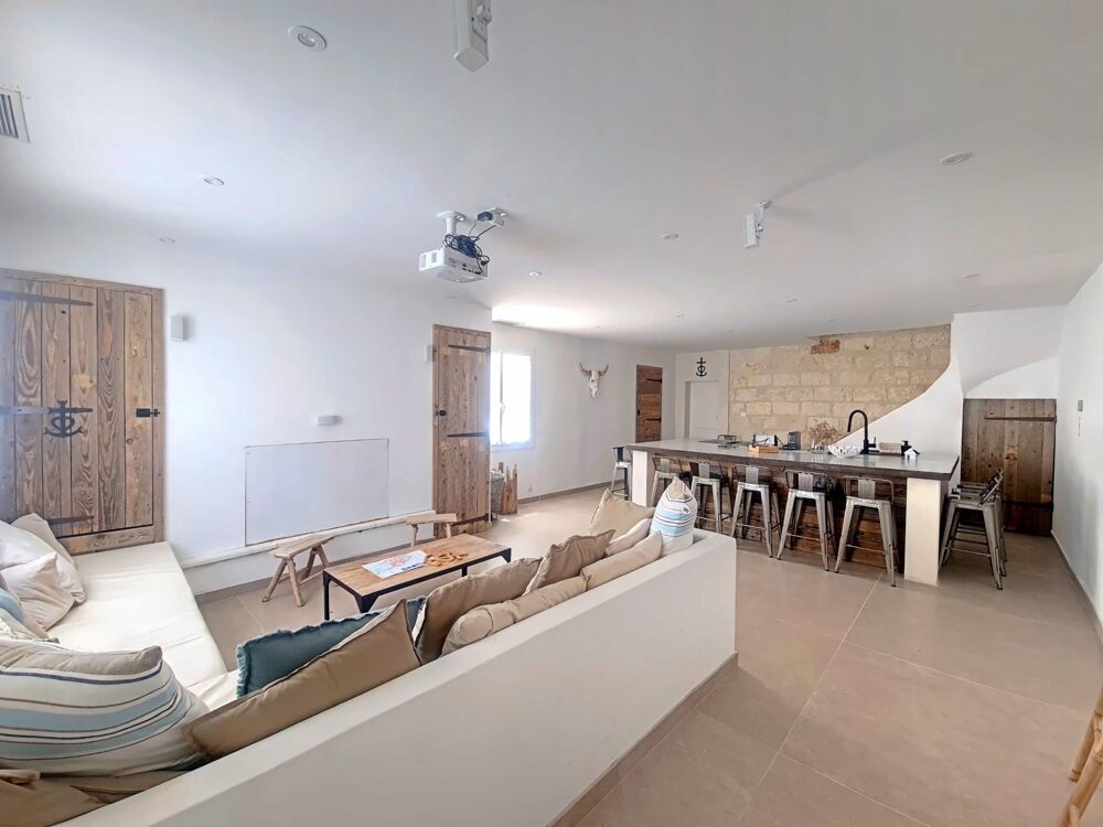   Maison/Villa5 pièces Provence-Alpes-Côte d'Azur, Saintes-Maries-de-la-Mer (13460)