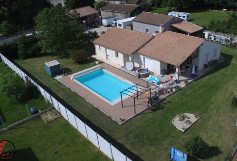   Ensemble immobilier de 3 maisons sur beau terrain. Maison - 11 pi�ce(s) - 282 m�
