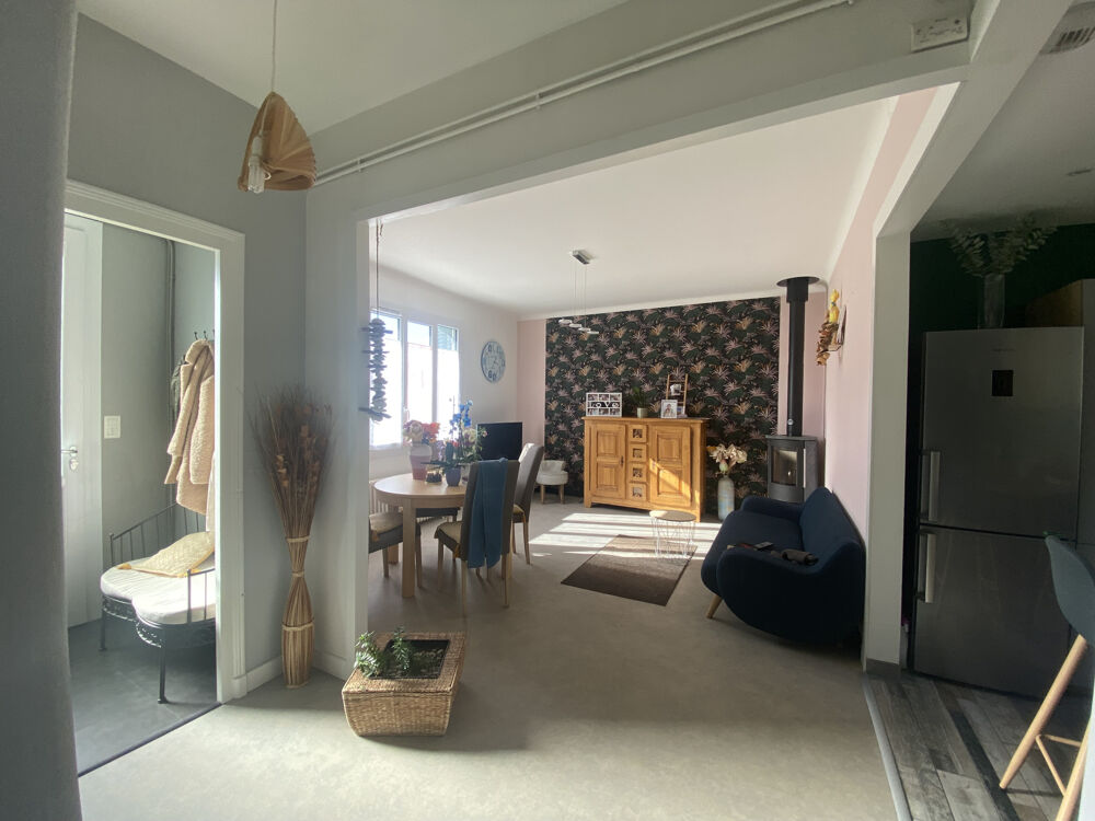 MAISON PLAIN-PIED, Centre Echiré, pièce à vivre, 3 chambres , jardin.