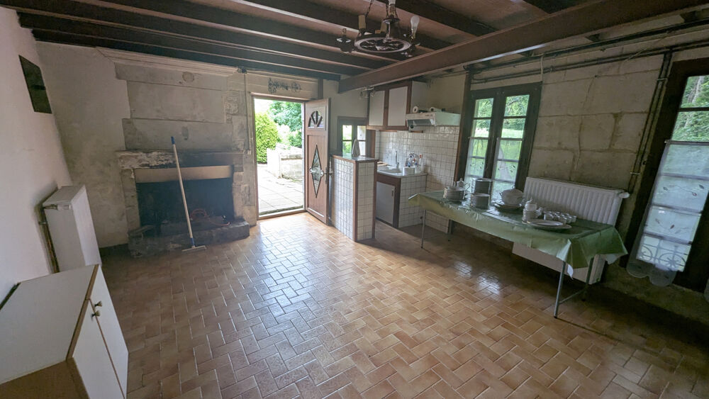 MAGNÉ - MAISON D'HABITATION - proche cours d'eau
