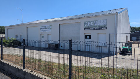 MAGN&Eacute; ZONE ARTISANALE ENSEMBLE DE 3 BOXS A VENDRE 315000 79460 Magne