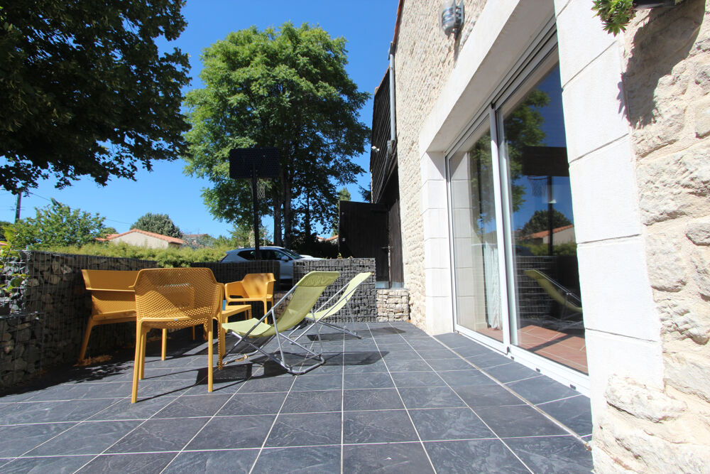 Belle maison en pierre avec piscine