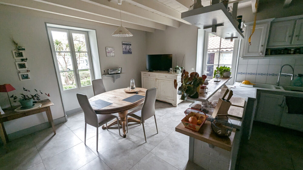 Vente Maison NIORT SAINT LIGUAIRE MAISON PIERRES AVEC PISCINE ET GRAND TERRAIN Niort