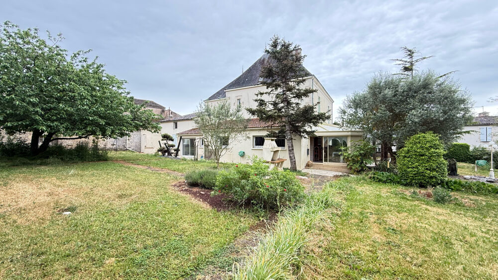 MAISON DE MAITRE PROCHE BENET
