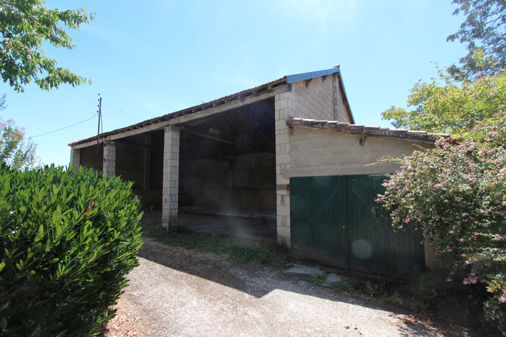 BENET PROPRIÉTÉ 6 CHAMBRES AVEC DE TERRAIN ARBORÉ ET DÉPENDANCES