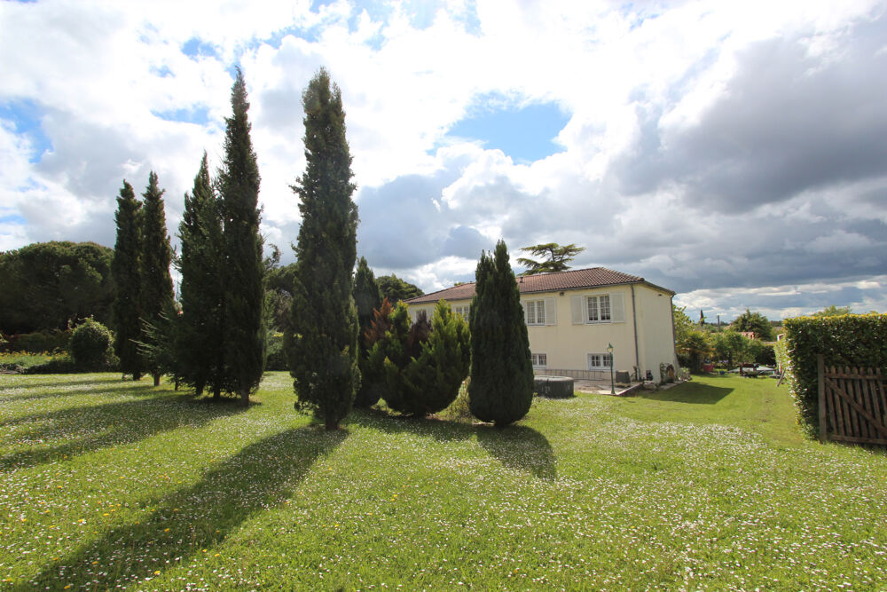 MAISON 5 CHS AVEC JARDIN GARAGE AU CALME
