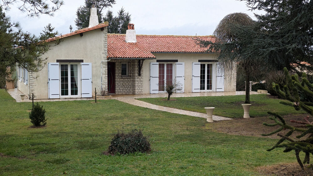 SAINT GELAIS - MAISON de 120 m2 HABITABLE 3 CH GRAND TERRAIN et DEPENDANCES