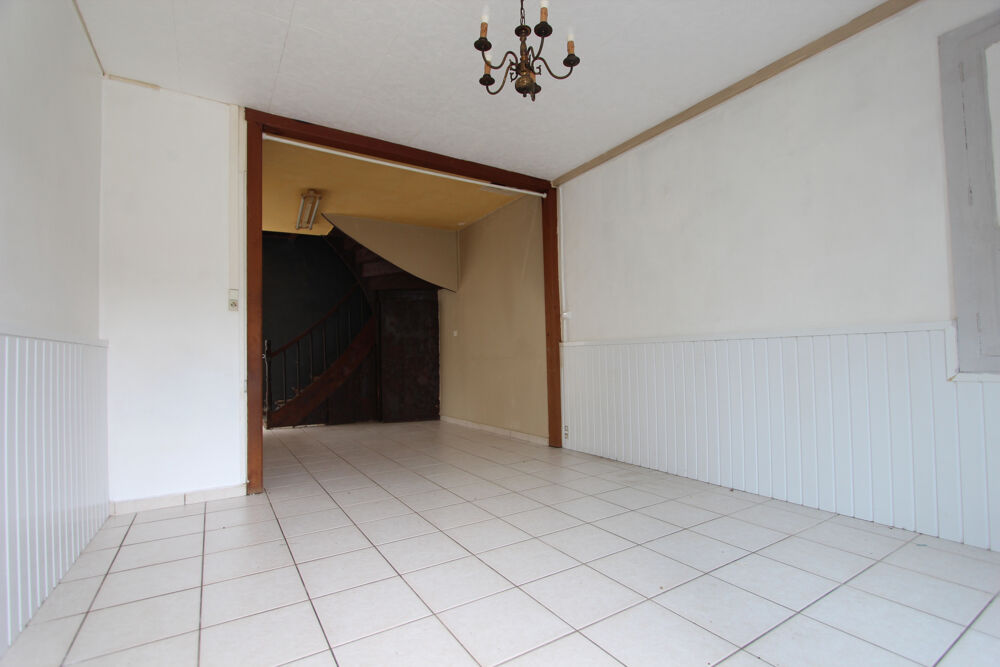 MAISON EN PIERRE DANS CENTRE BOURG AXE NIORT PARTHENAY