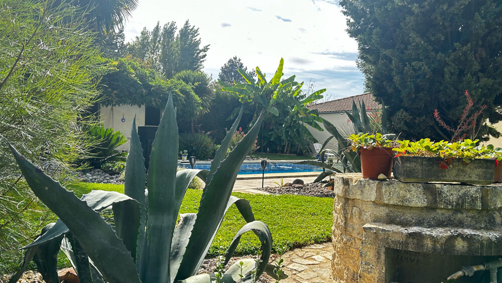 MAISON DE PLAIN-PIED AVEC PICINE GARAGE A MAGNE