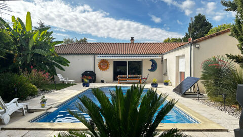   MAISON DE PLAIN-PIED AVEC PICINE GARAGE A MAGNE Maison - 9 pièce(s) - 255 m²
