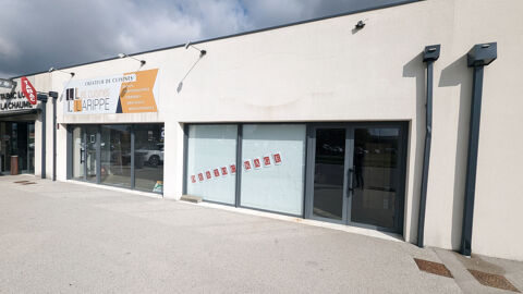 MAGNE LOCAL COMMERCIAL 80 M2 ENV. AU SOL / ZONE ECONOMIQUE FACE AU SUPER U 189000 79460 Magne