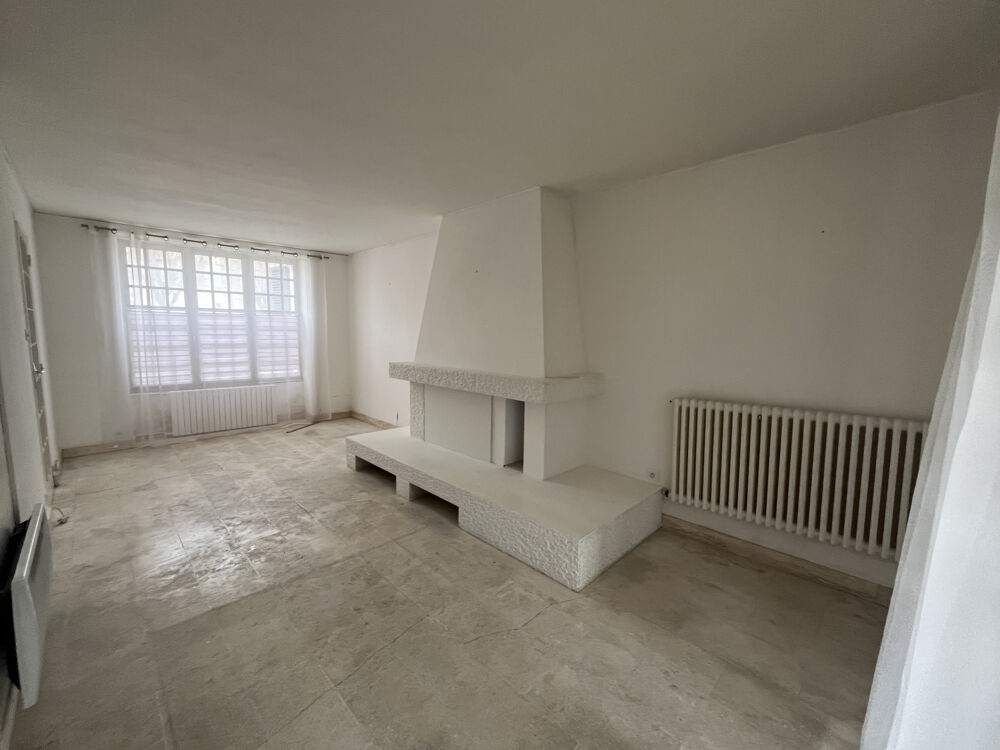 MAGNÉ - MAISON D'HABITATION CENTRE BOURG