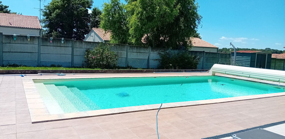 Ensemble immobilier de 3 maisons sur beau terrain.