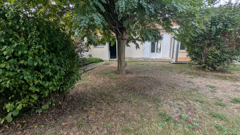 Vente Maison MAGNÉ CENTRE - PLAIN PIED de 76 m2 habitable. A rafraichir ! Magne