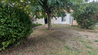 Vente Maison MAGNÉ CENTRE - PLAIN PIED de 76 m2 habitable. A rafraichir ! Magne