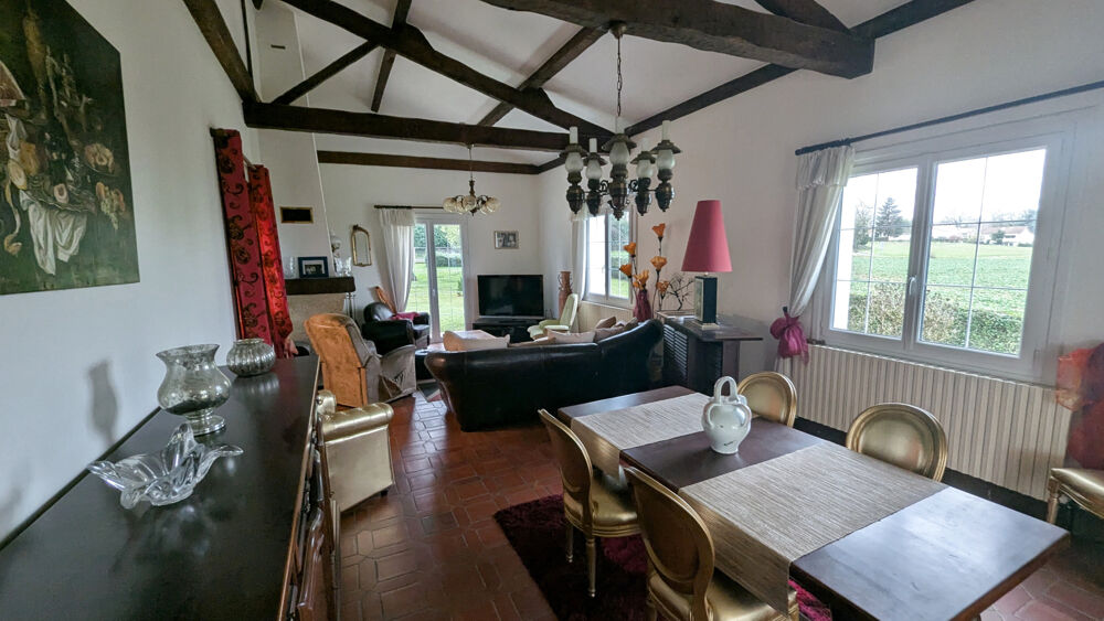 SAINT GELAIS - MAISON de 120 m2 HABITABLE 3 CH GRAND TERRAIN et DEPENDANCES