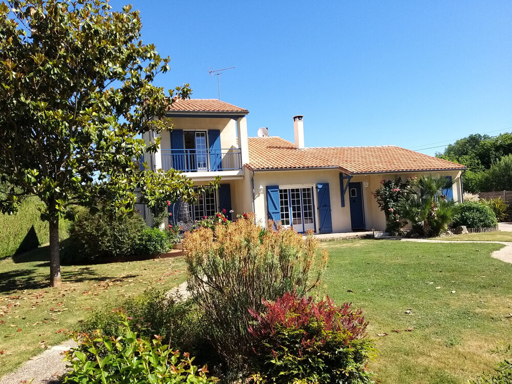 Vente Maison MAGNÉ BELLE MAISON de 203 m2 env. habitable Magne