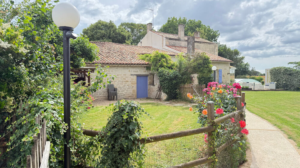 MAISON EN PIERRE ET GITES