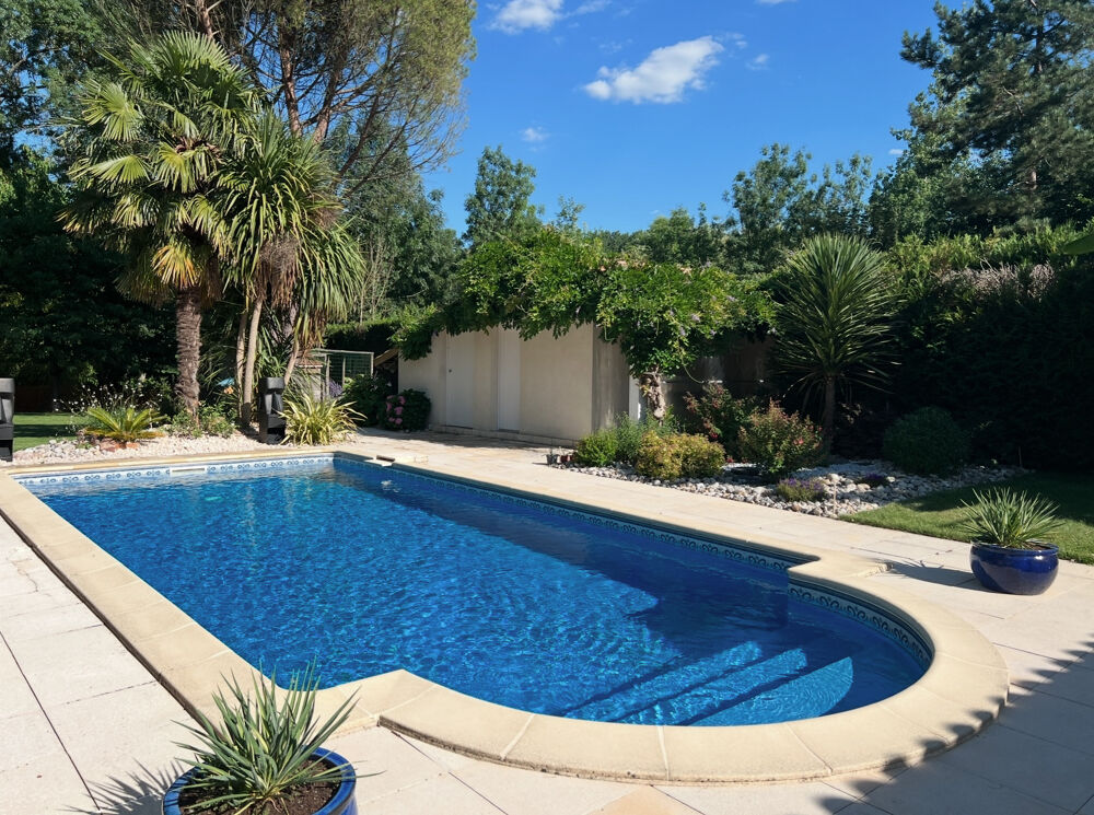 MAISON DE PLAIN-PIED AVEC PICINE GARAGE A MAGNE