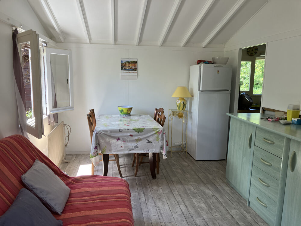 LE MAZEAU PROCHE RIVIERE - Maison de loisirs avec terrasse surélevée vendue meublée
