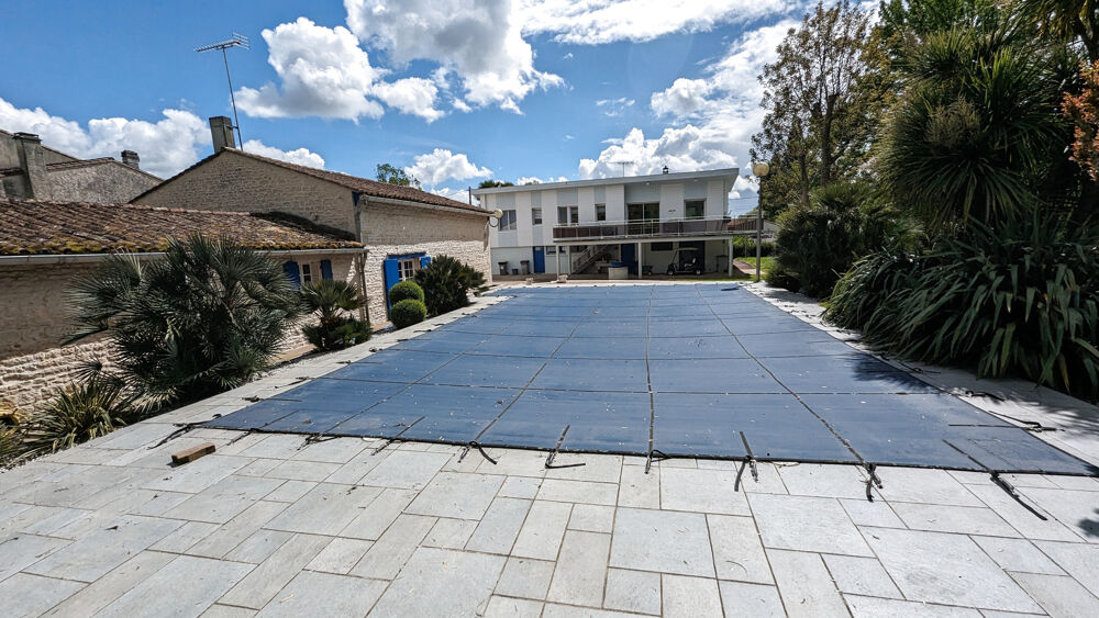 MAGNE QUARTIER RESIDENTIEL / MAISON AVEC PARC ARBORE PISCINE ET MAISON D'ETE / CONCHE