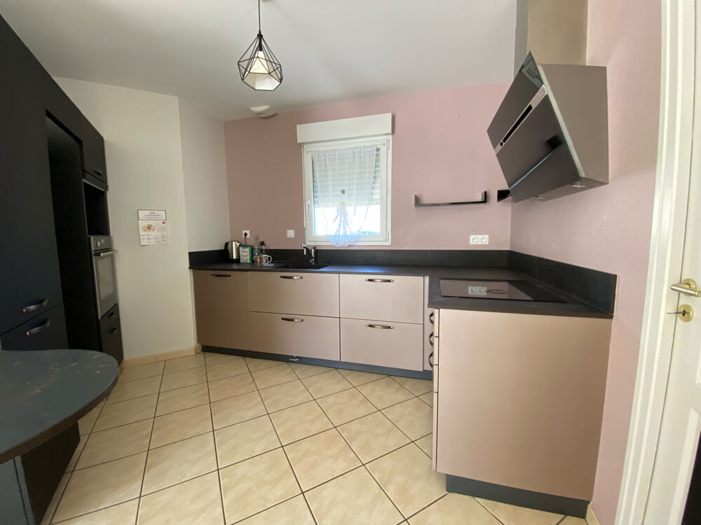 Vente Maison Maison de Plain-Pied, trois chambres, jardin avec piscine. Niort