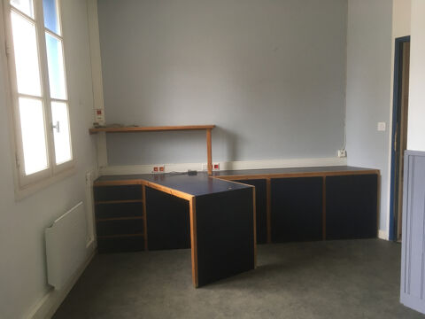 MAGNE BUREAU A LOUER  26 m2 env. / loyer de 350 € mensuel 350 79460 Magne