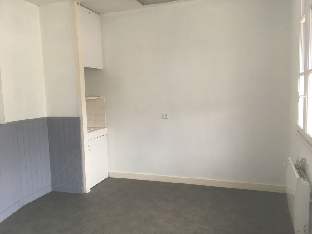   MAGNE BUREAU A LOUER  26 m2 env. / loyer de 350 € mensuel Magne