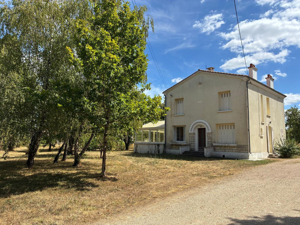 Location Maison SAINT HILAIRE LA PALUD - 4CH - GRAND TERRAIN ET DÉPENDANCES St hilaire la palud