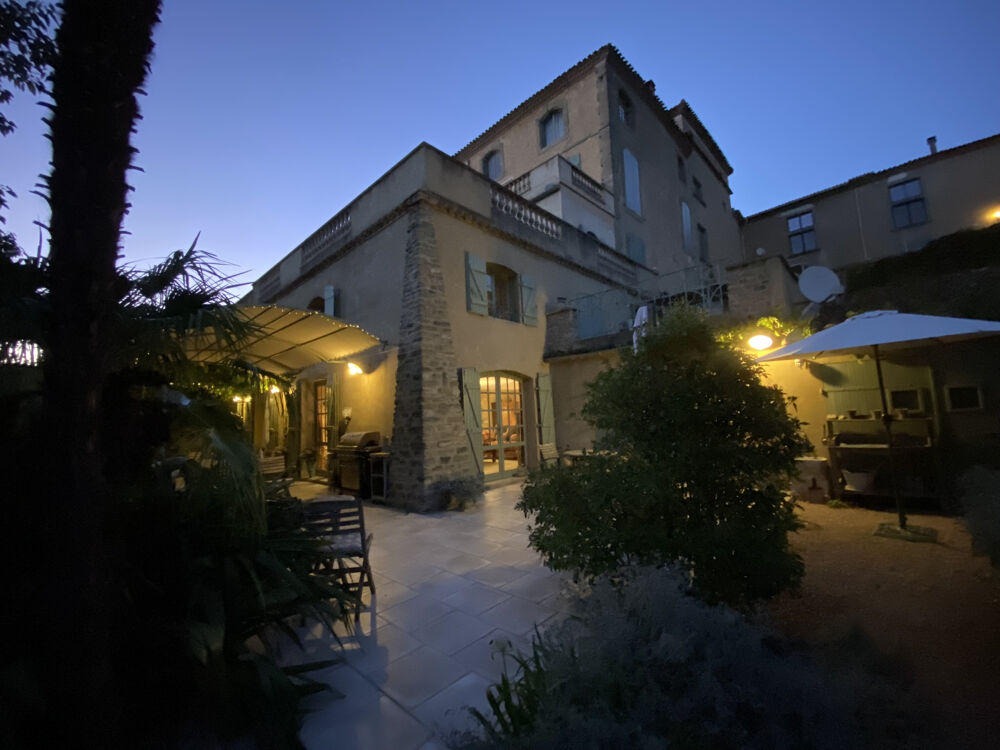 Vente Maison Dans un Domaine fortifiée médiéval, maison en pierres avec 249m2 habitables avec jardin privatif et paysagé Alzonne