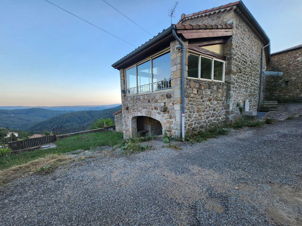 Maison dominante à 500m - vue panoramique sur la montagne - 3 logements - source - terrain - parking