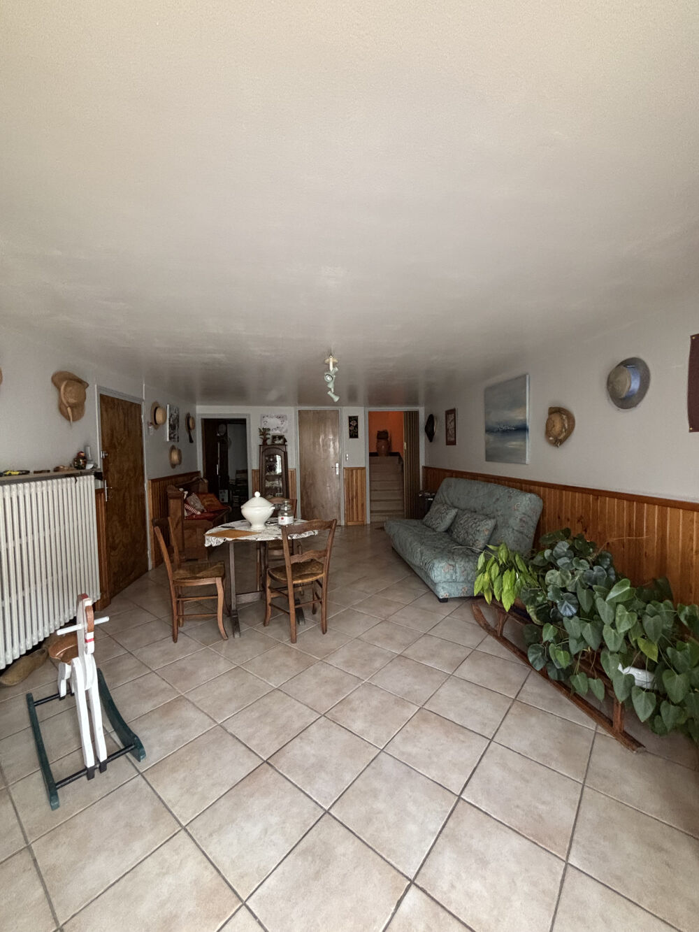CHATILLON Sur SEINE : Maison de 1960 au centre ville ,130m2 avec sous-sol, garage et petit terrain