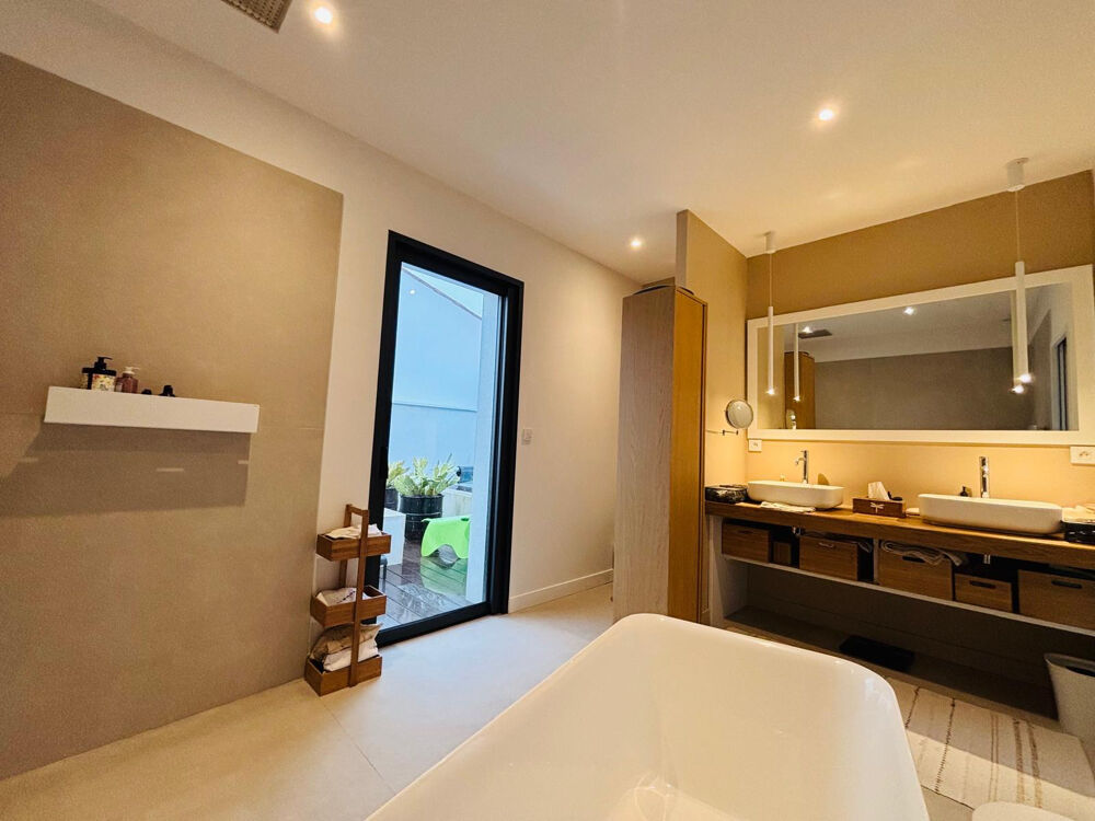 � vendre  Propri�t�/ch�teau La Rochelle (17000)