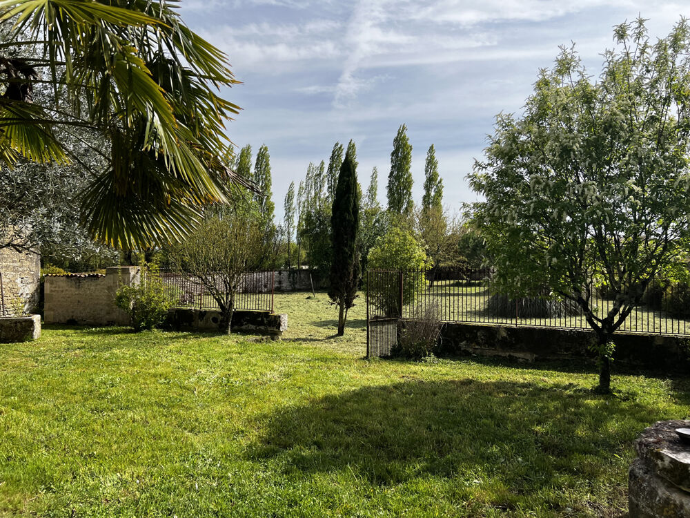 Vente Proprit/Chteau Proprit logis charentais  dpendances et jardin La croix comtesse