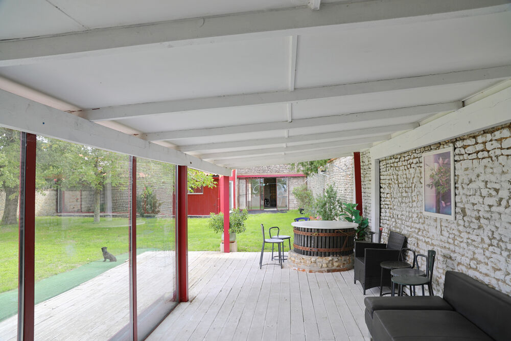 � vendre  Propri�t�/ch�teau Benon (17170)