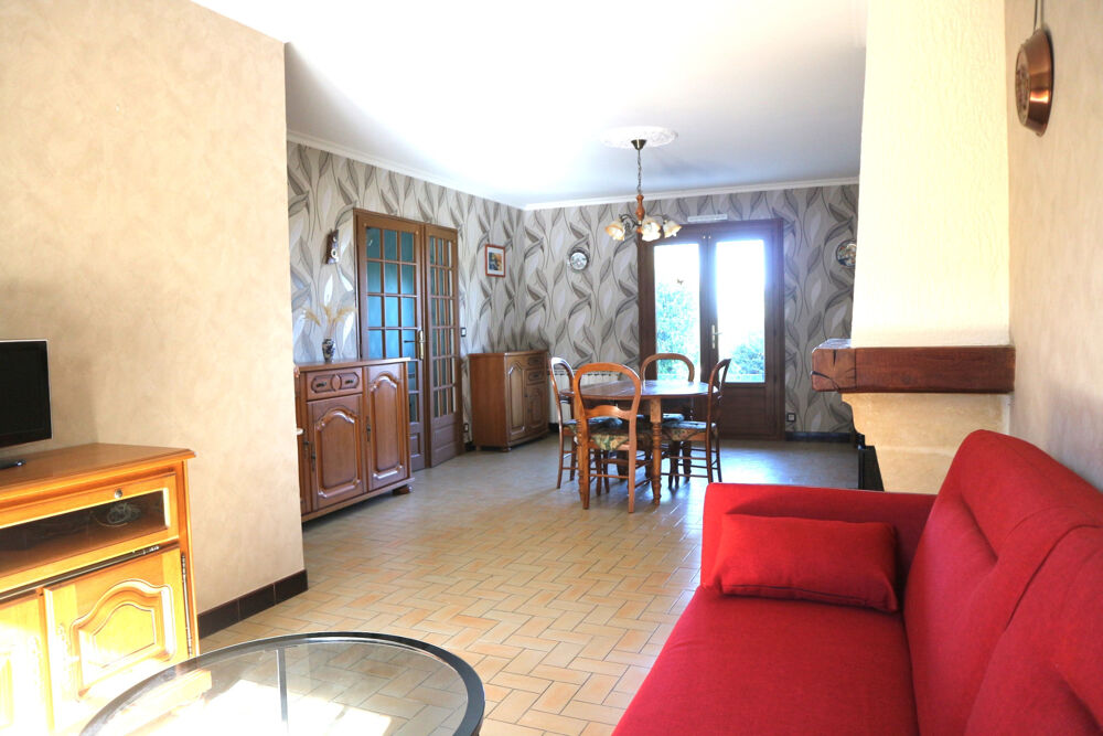 Vente Maison MAISON EN BON ETAT GENERAL DE 90 M2 SUR UN BEAU TERRAIN CLOS ET ARBORE DE 440 M2 .CENTRE BOURG TOUS COMMERCES La jarrie