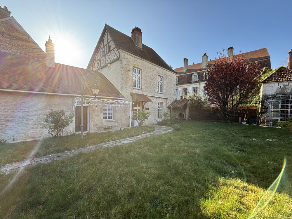 Vente Propri�t�/Ch�teau Belle demeure de 200m2 au centre ville de Ch�tillon-sur-Seine sur 650m2 de terrain avec atelier . Chatillon sur seine
