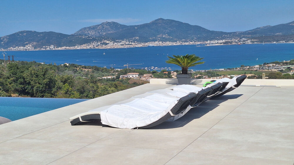 Propriété contemporaine récente avec vue mer et piscine - Porticcio