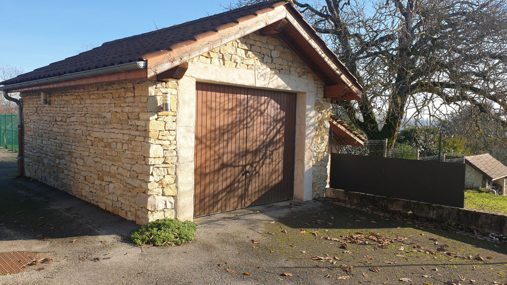 Vente Proprit/Chteau A 40 minutes de Lyon 8, belle villa de 450m2 avec piscine intrieure sur 3 224 m2 de terrain clos Lyon 8