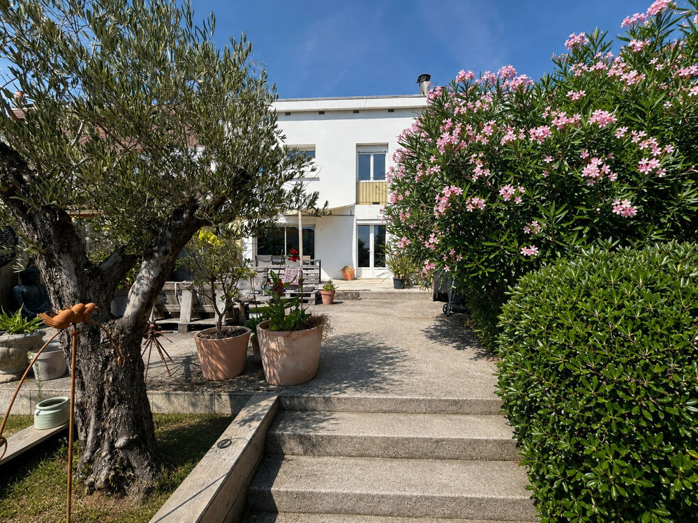 Vente Maison BELLE MAISON EN BON ETAT GENERAL DE 104 M2 SUR UN TERRAIN CLOS DE 320 M2. LA ROCHELLE. A 10 MN EN VELO DU CENT La rochelle