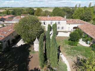 Maison 15 pièces 600 m² · à Matha · 600 m² · 950 000 €