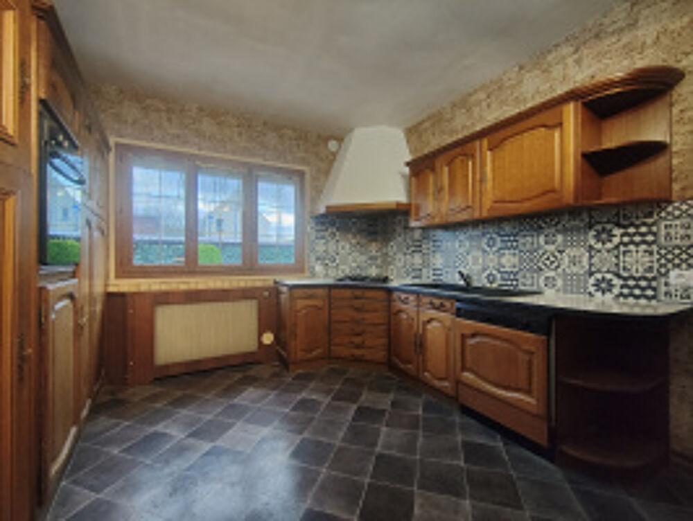 MAISON ANCIENNE REFAITE A NEUF DE 130 M2 HAB AVEC DOUBLE GARAGE ET VERANDA SUR 1000 M2 DE TERRAIN CLOS AU CALM