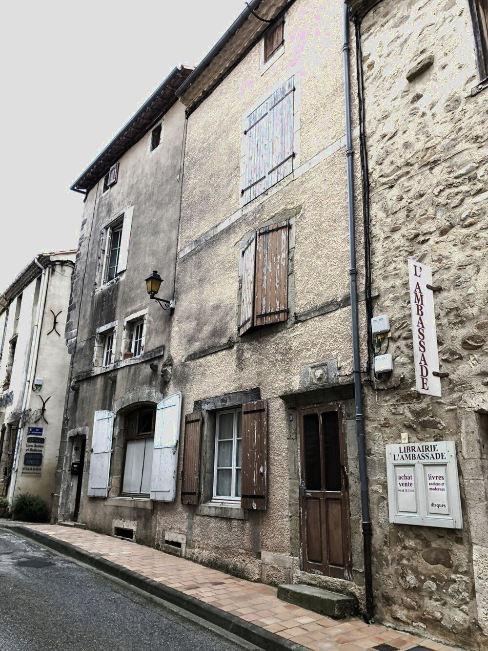 GRANDE MAISON DE VILLAGE à MONTOLIEU