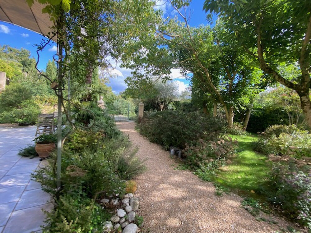 Vente Maison Dans un Domaine fortifiée médiéval, maison en pierres avec 249m2 habitables avec jardin privatif et paysagé Alzonne