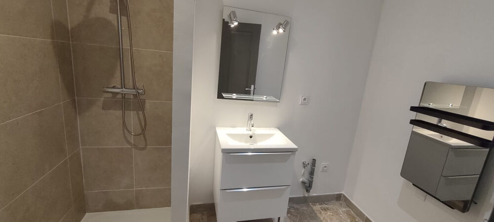 Location Appartement Studio  26 m2 meublé rénové Bagnols sur ceze