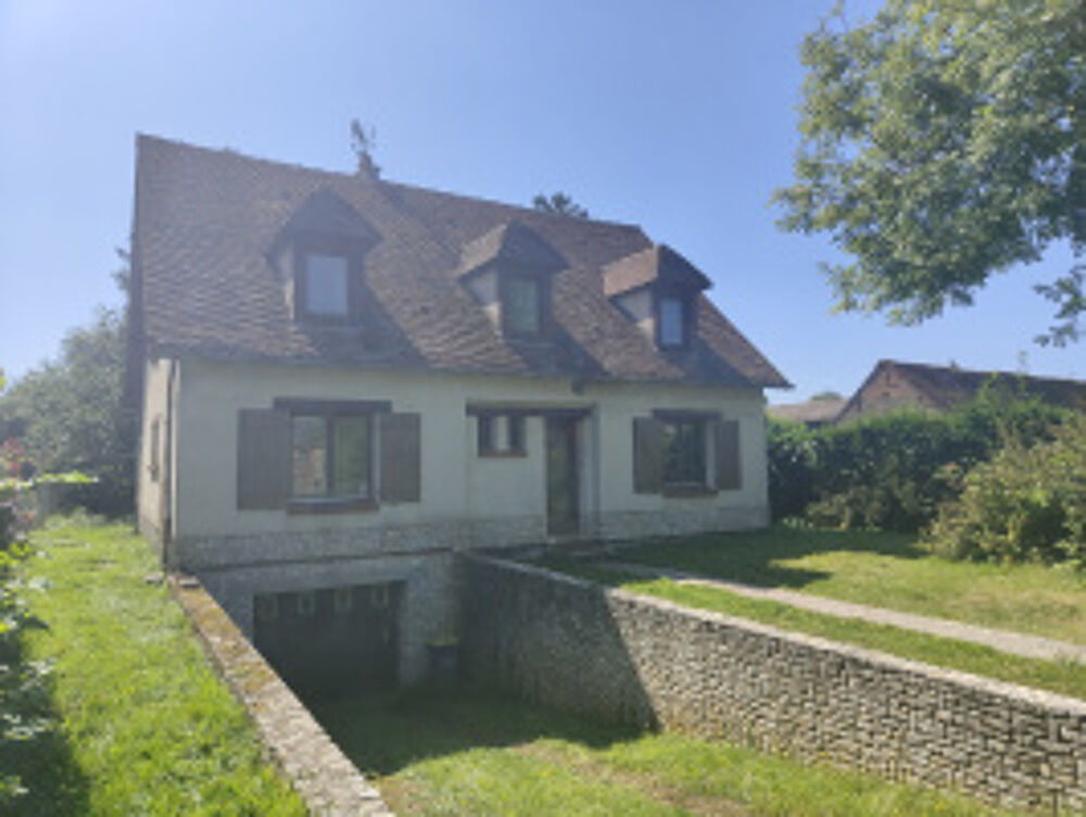 Vente Maison A 20 MN DE GISORS, JOLIE MAISON TRADITIONNELLE RENOVEE D'UNE SURFACE E 160 M2 HAB SUR 2000 M2 CLOS AU CALME Gisors