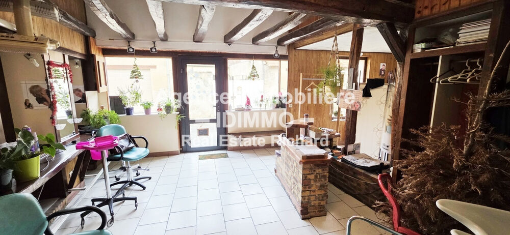 Vente Immeuble Immeuble de rapport de 3 lots Idéal investisseur Local commercial loué + 2 appartements libres - CORBEILLES Corbeilles